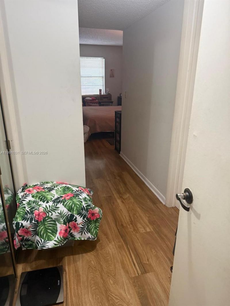 2 Briarwood Cir, Unit 212, Hollywood, FL 33024 Photo