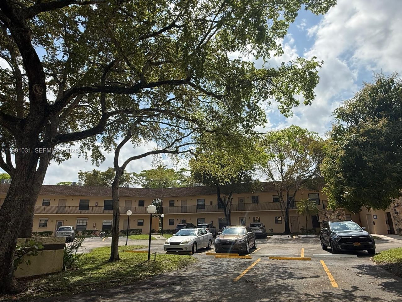 2 Briarwood Cir, Unit 212, Hollywood, FL 33024 Photo