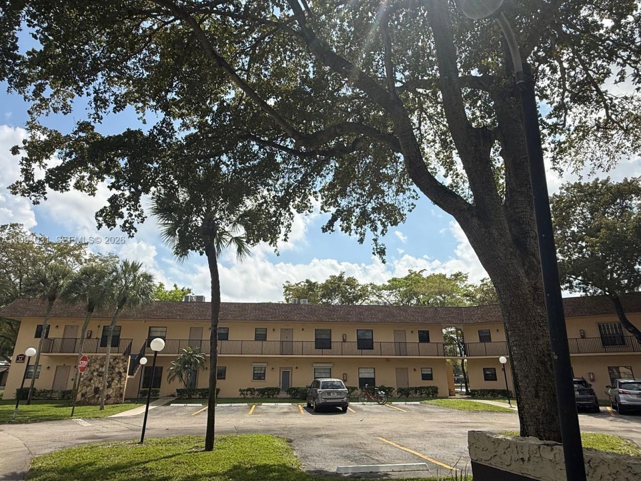 2 Briarwood Cir, Unit 212, Hollywood, FL 33024 Photo