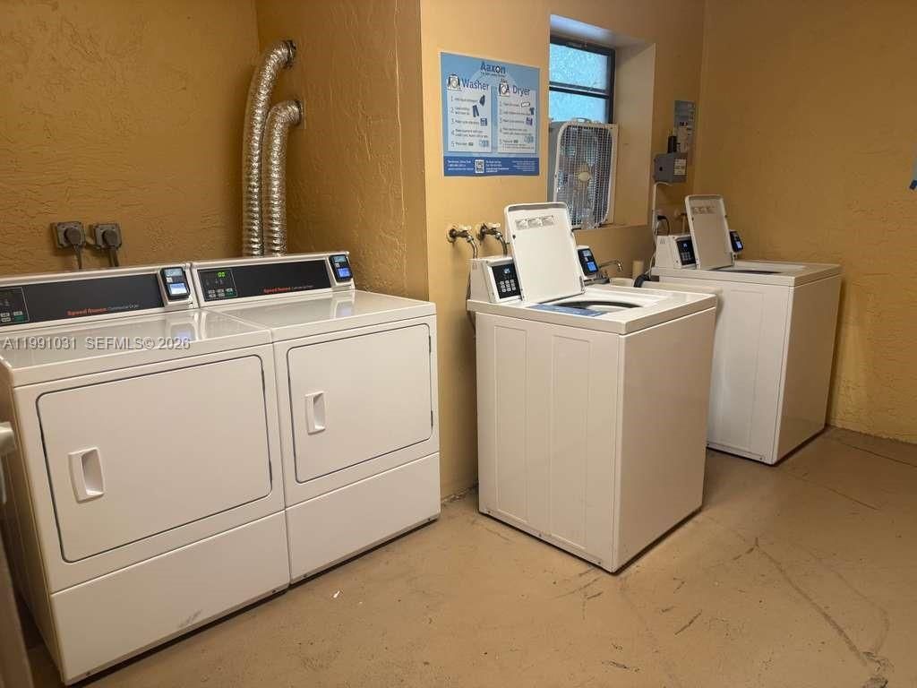 2 Briarwood Cir, Unit 212, Hollywood, FL 33024 Photo