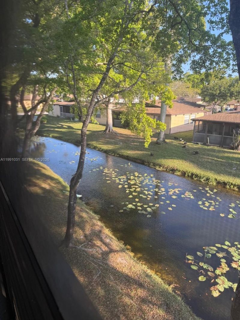 2 Briarwood Cir, Unit 212, Hollywood, FL 33024 Photo