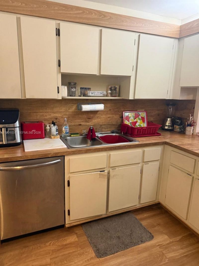 2 Briarwood Cir, Unit 212, Hollywood, FL 33024 Photo