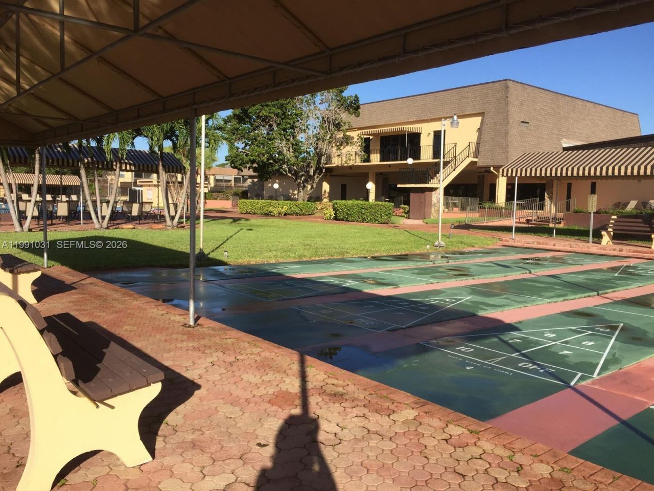 2 Briarwood Cir, Unit 212, Hollywood, FL 33024 Photo