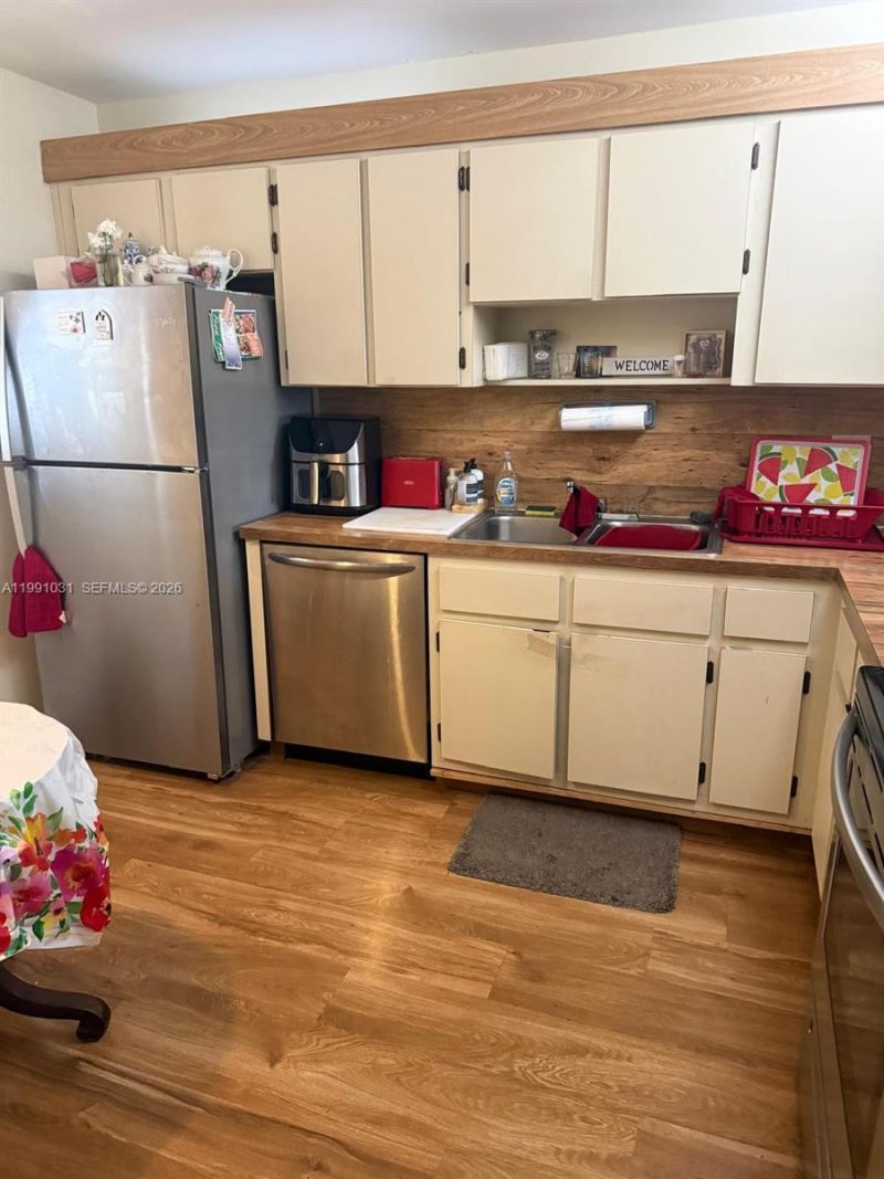 2 Briarwood Cir, Unit 212, Hollywood, FL 33024 Photo