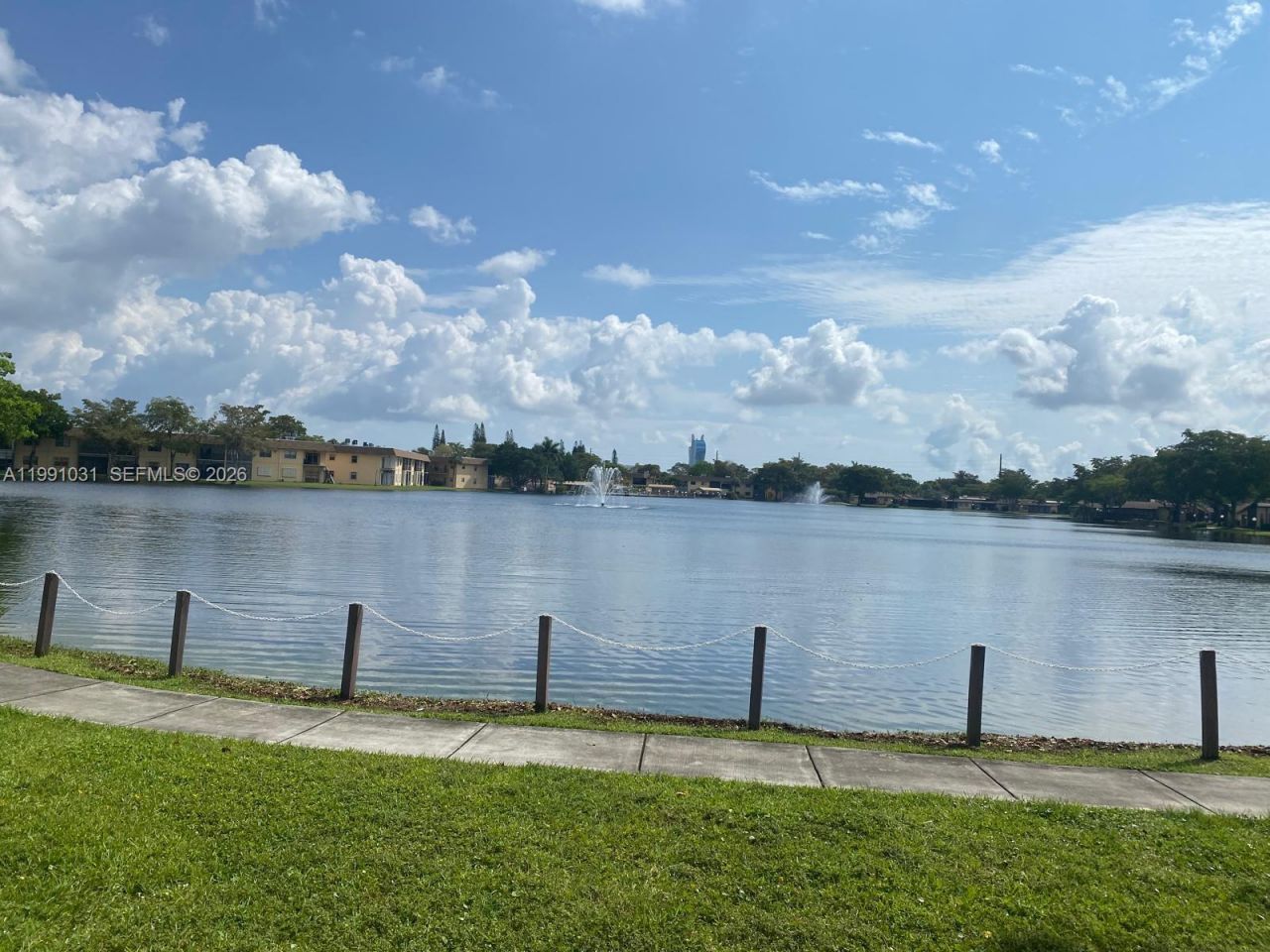 2 Briarwood Cir, Unit 212, Hollywood, FL 33024 Photo