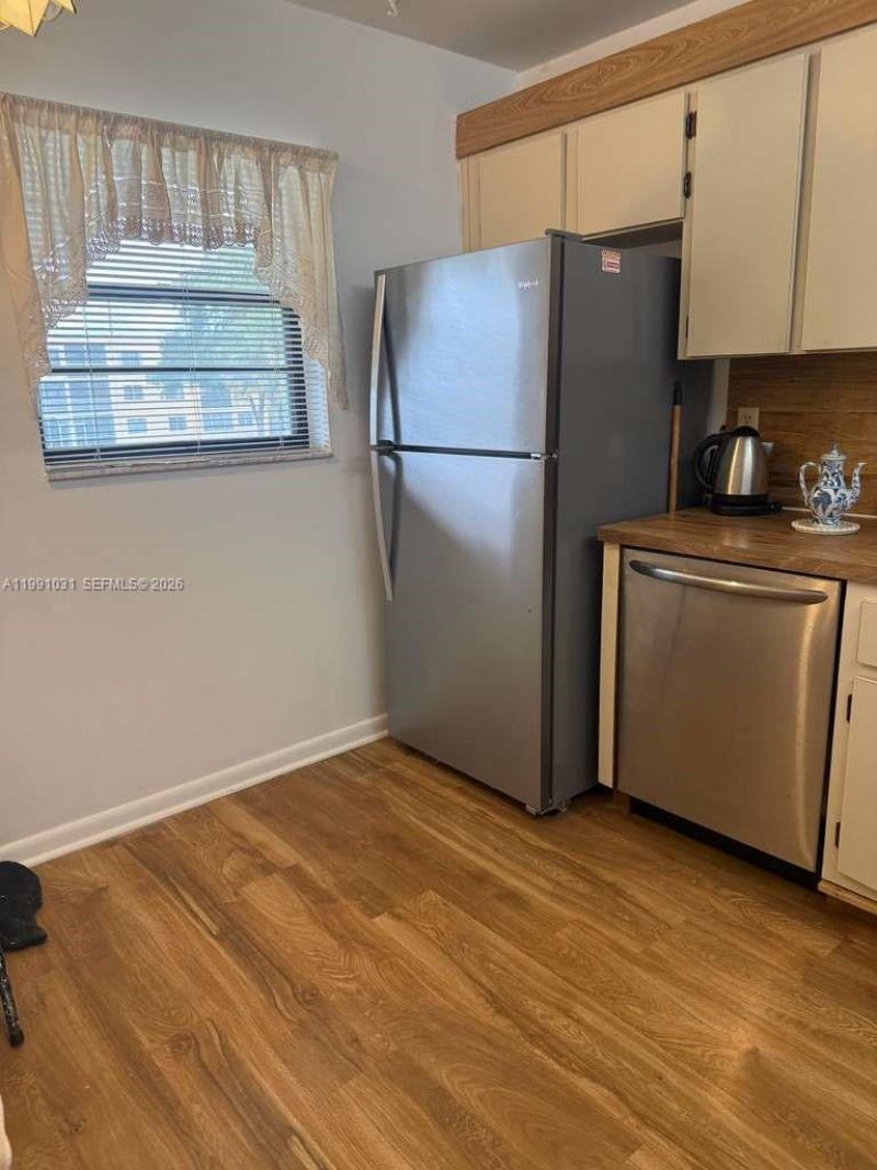2 Briarwood Cir, Unit 212, Hollywood, FL 33024 Photo