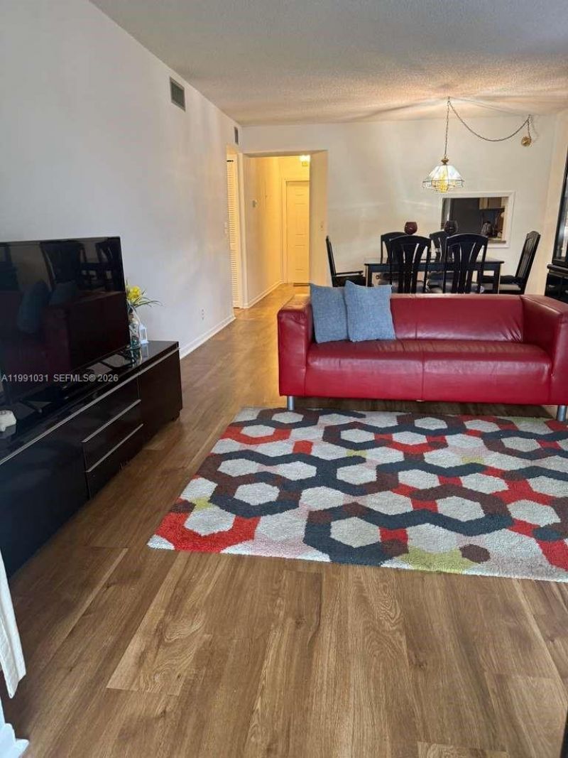 2 Briarwood Cir, Unit 212, Hollywood, FL 33024 Photo