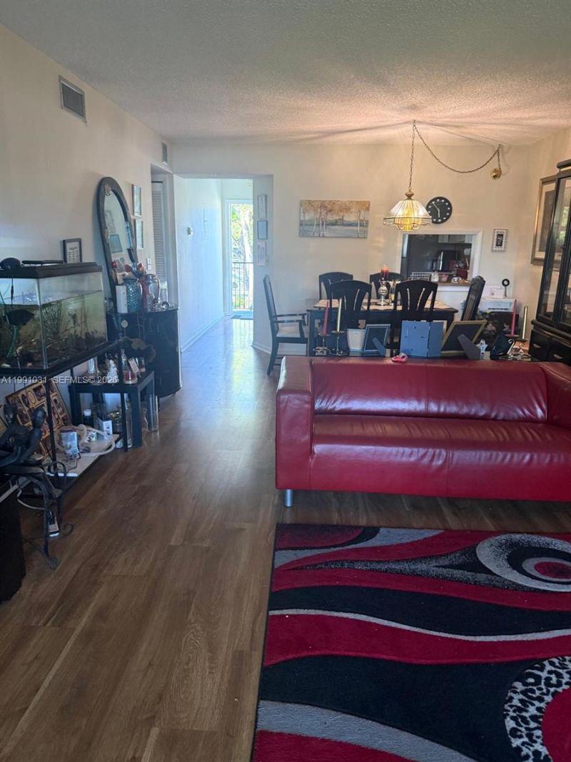 2 Briarwood Cir, Unit 212, Hollywood, FL 33024 Photo