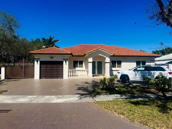 8899 NW 176th Ln , Hialeah, FL 33018