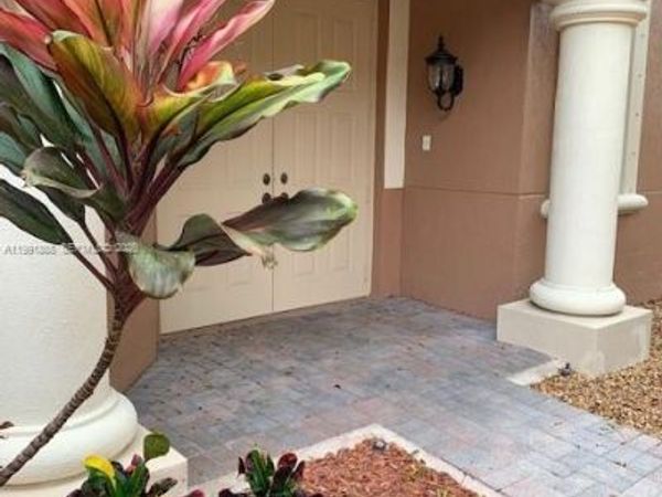 2800 Kinsington Cir , Weston, FL 33332