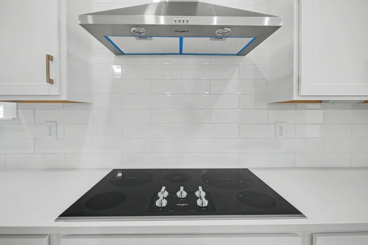 3084 Claredon St Photo 10