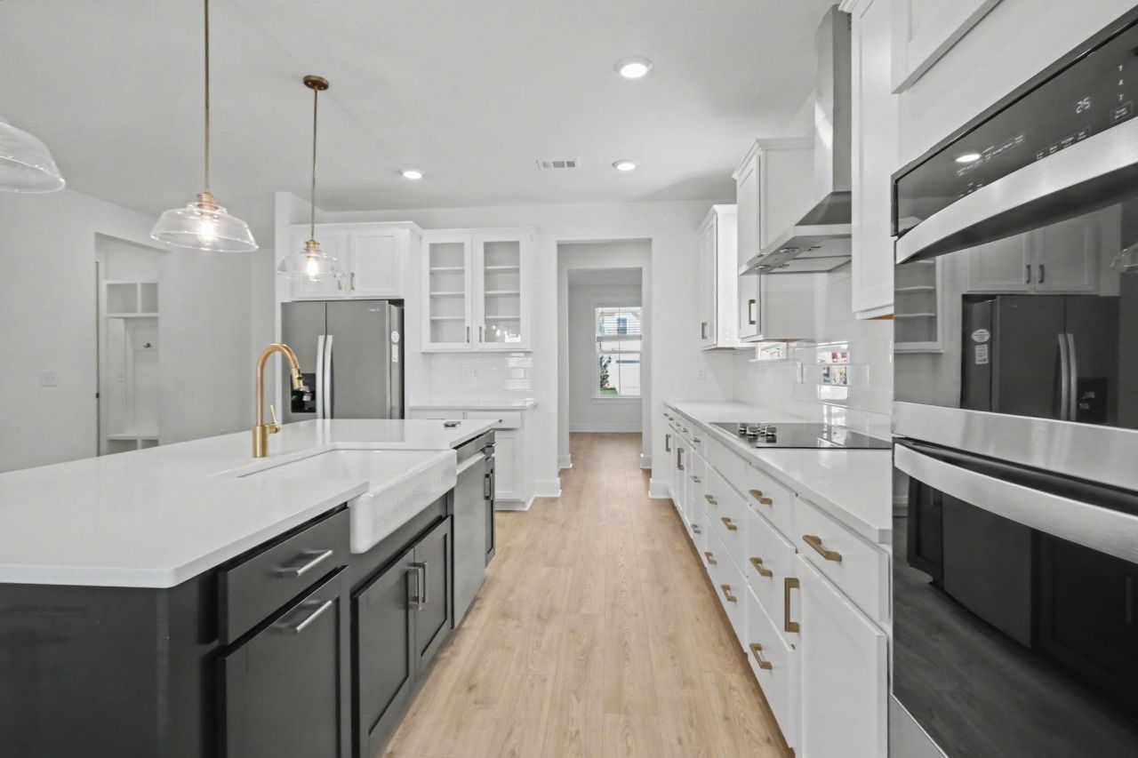 3084 Claredon St Photo 11