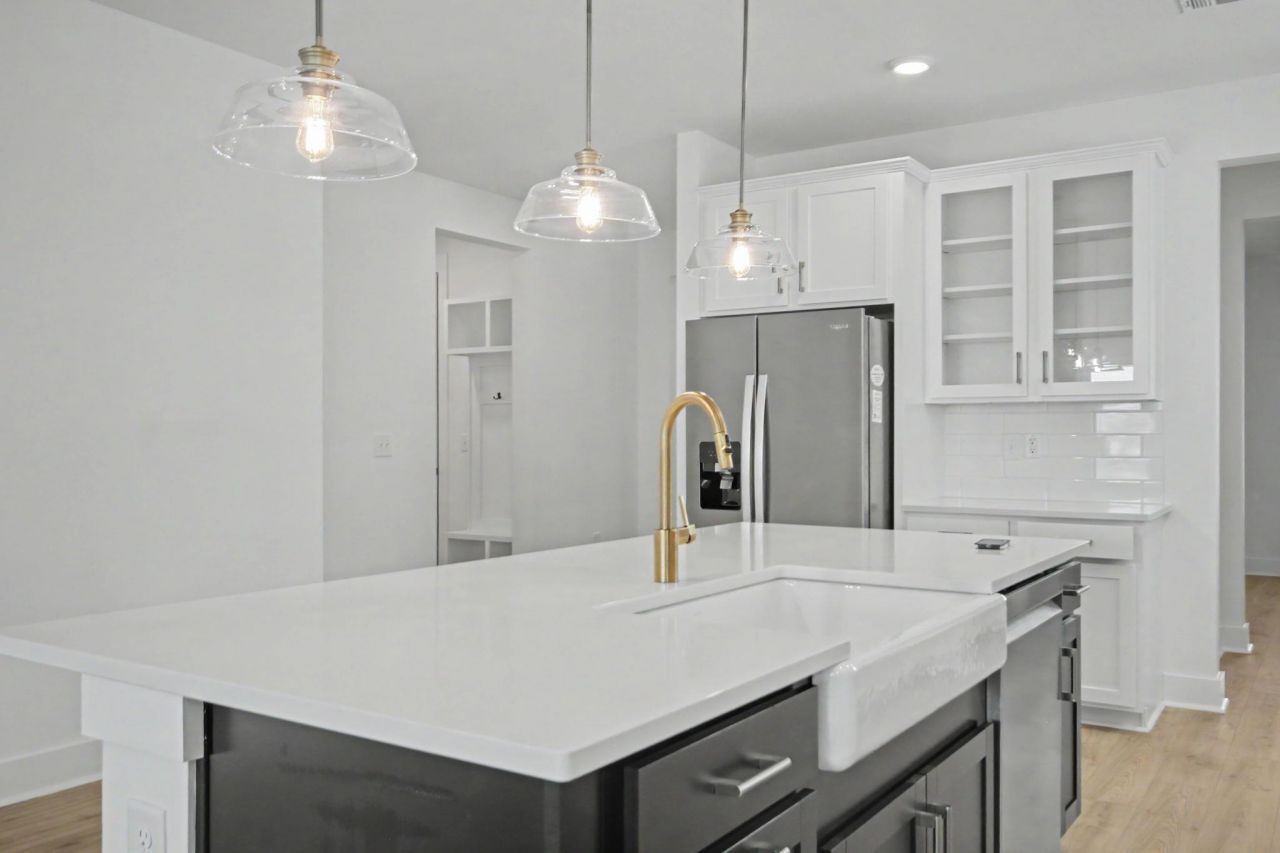 3084 Claredon St Photo 12