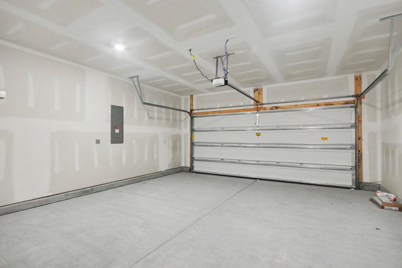 3084 Claredon St Photo 16