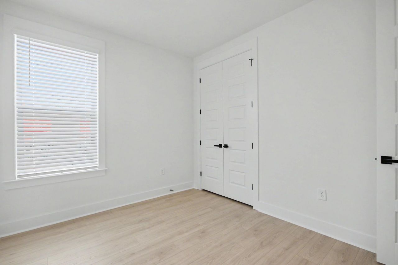 3084 Claredon St Photo 18