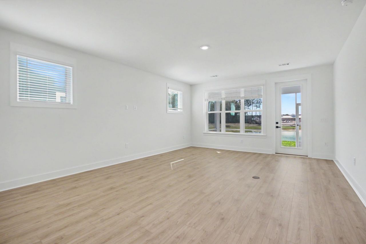 3084 Claredon St Photo 22