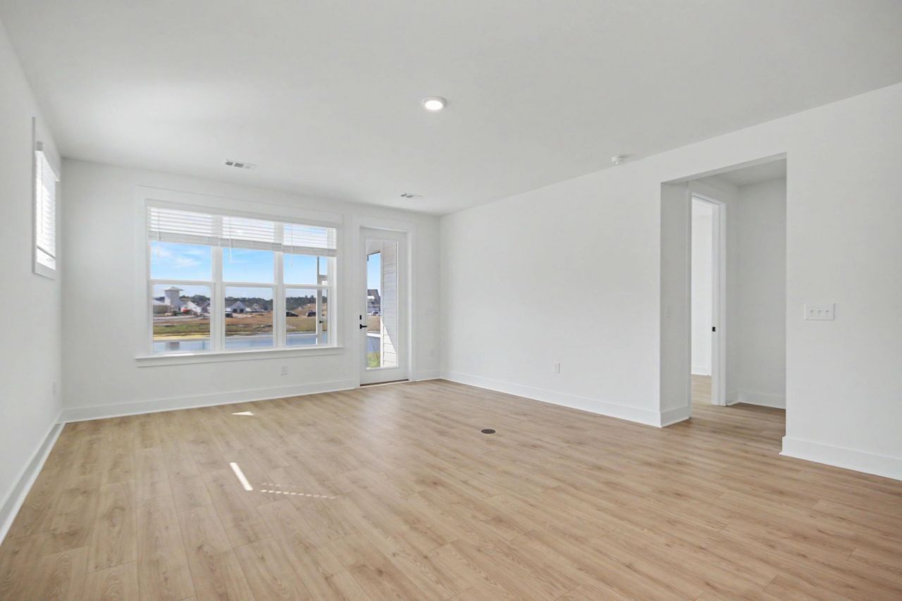 3084 Claredon St Photo 23