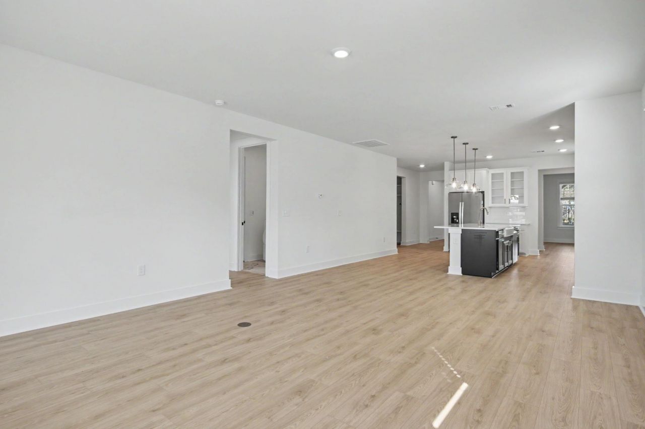 3084 Claredon St Photo 24