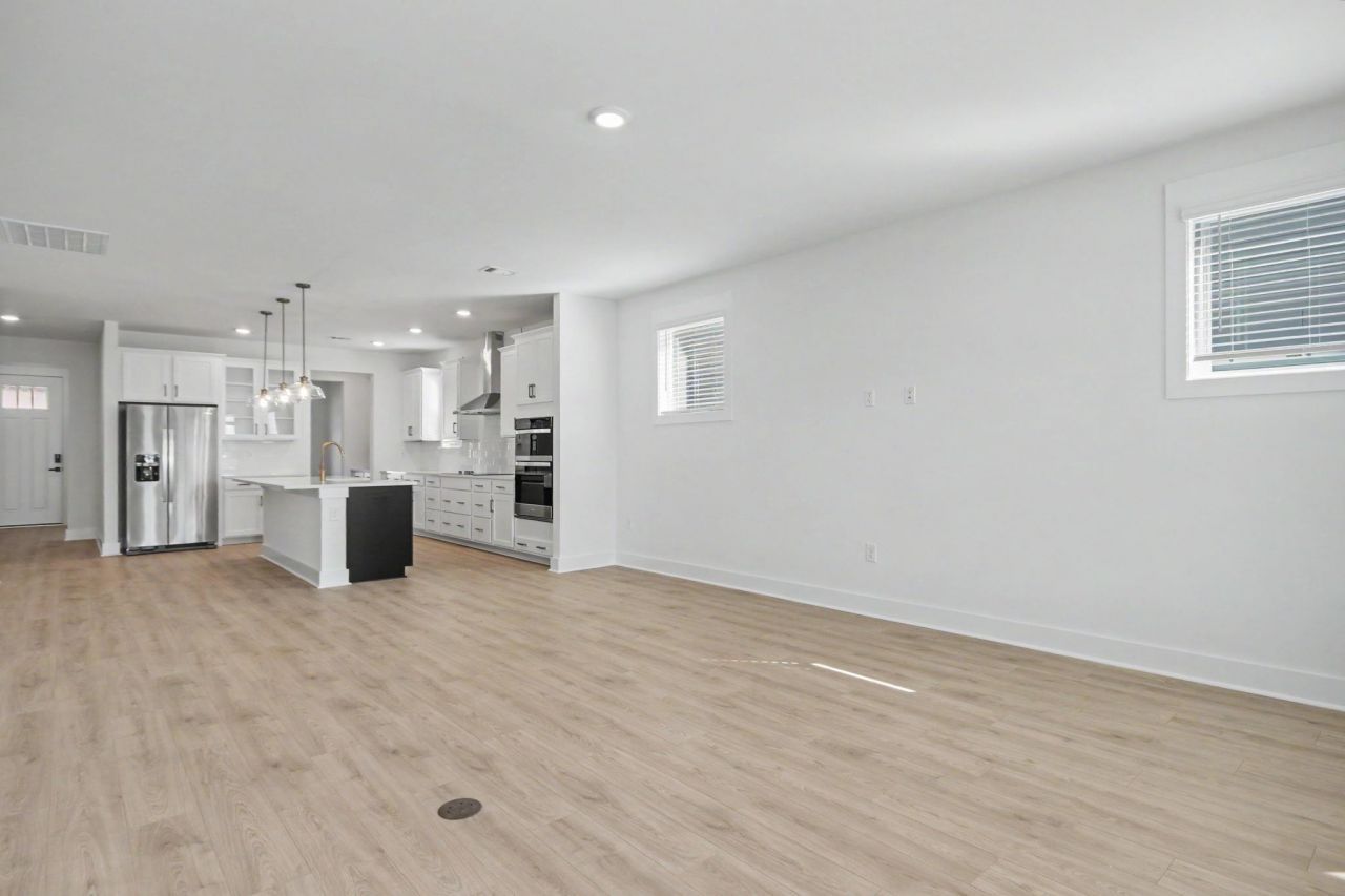 3084 Claredon St Photo 25