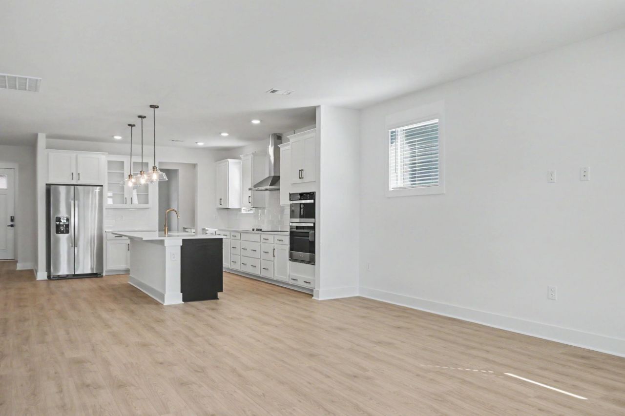 3084 Claredon St Photo 26