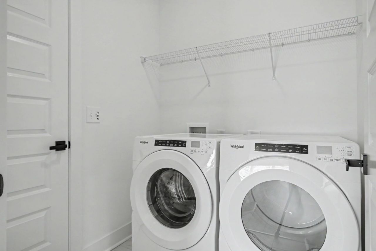 3084 Claredon St Photo 27