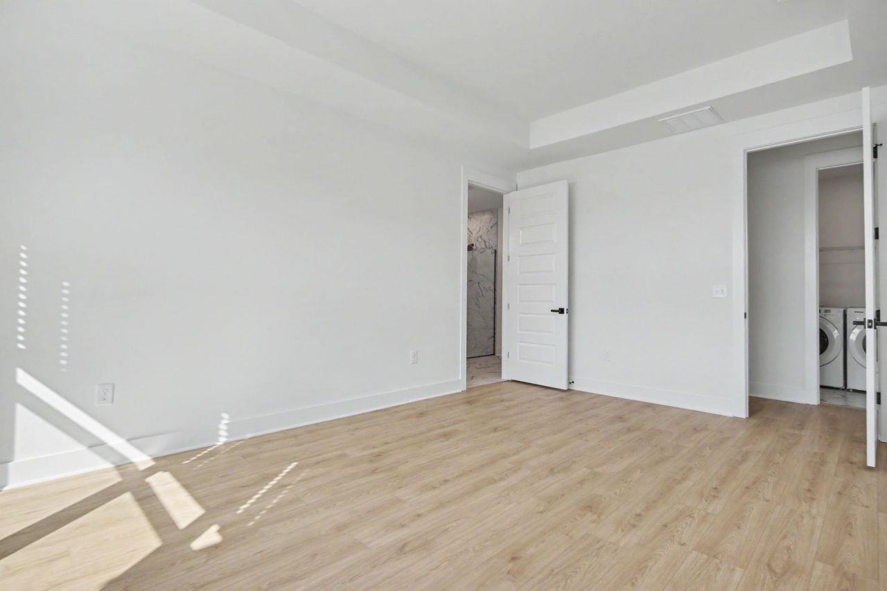 3084 Claredon St Photo 29