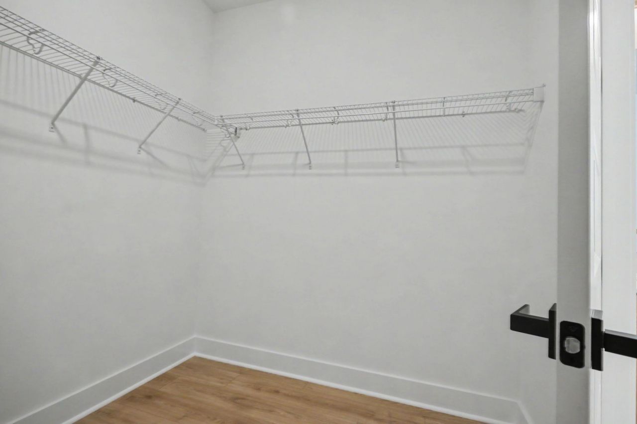 3084 Claredon St Photo 32