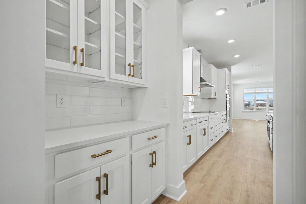 3084 Claredon St Photo 7