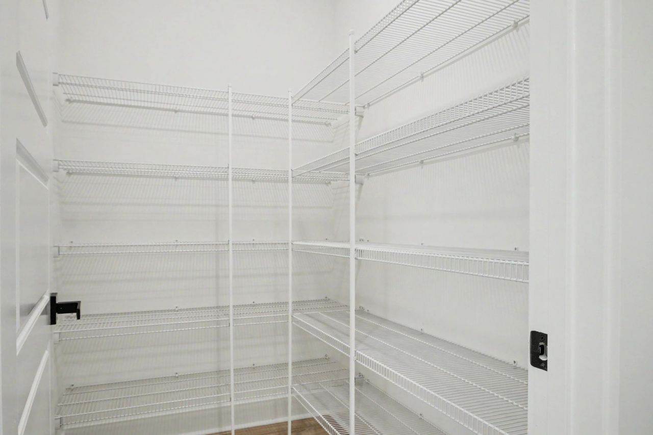 3084 Claredon St Photo 8