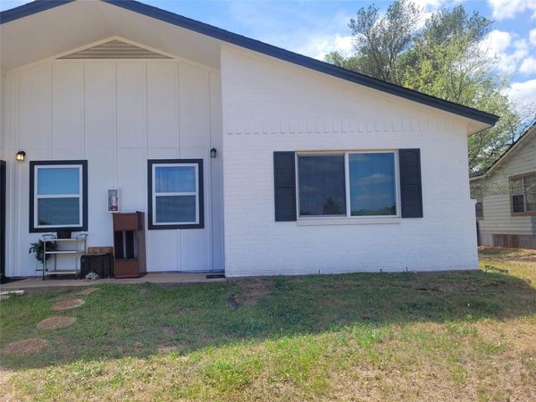 205 2nd Ave , Unit 2, Smithville, TX 78957