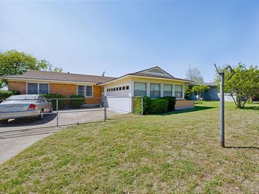 4123 Huckleberry Circle, Dallas, TX 75216