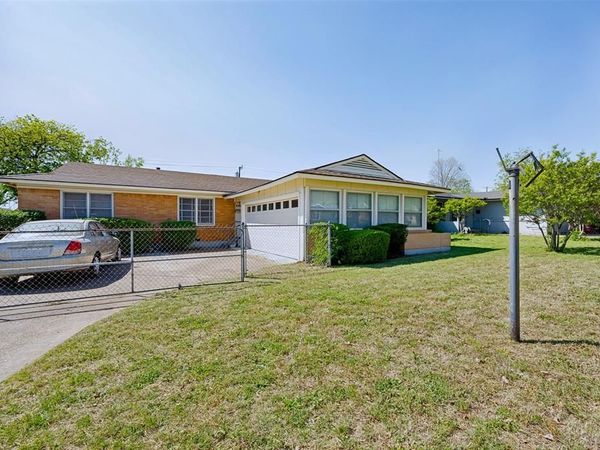4123 Huckleberry Circle, Dallas, TX 75216