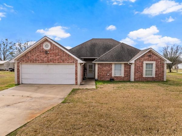 2927 Old Paris Road , Mount Pleasant, TX 75455