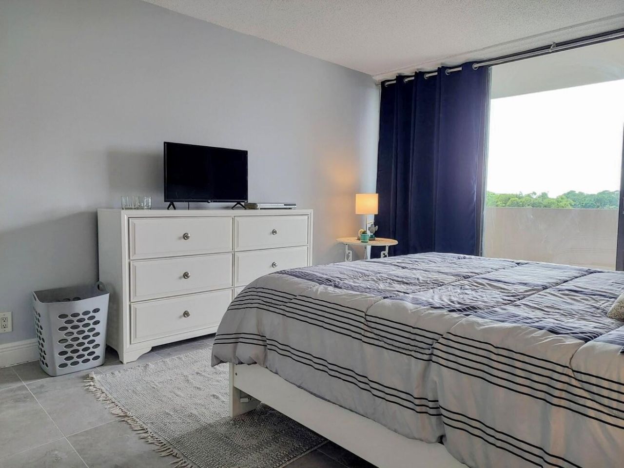 1830 Embassy Drive, Unit 605, West Palm Beach, FL 33401 Photo