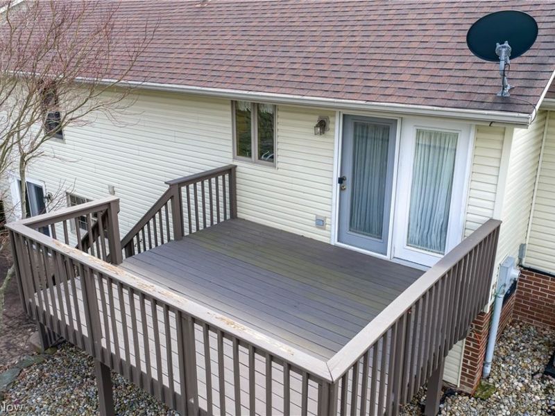 1389 N Milburn Square NE, Bolivar, OH 44612 Photo 10