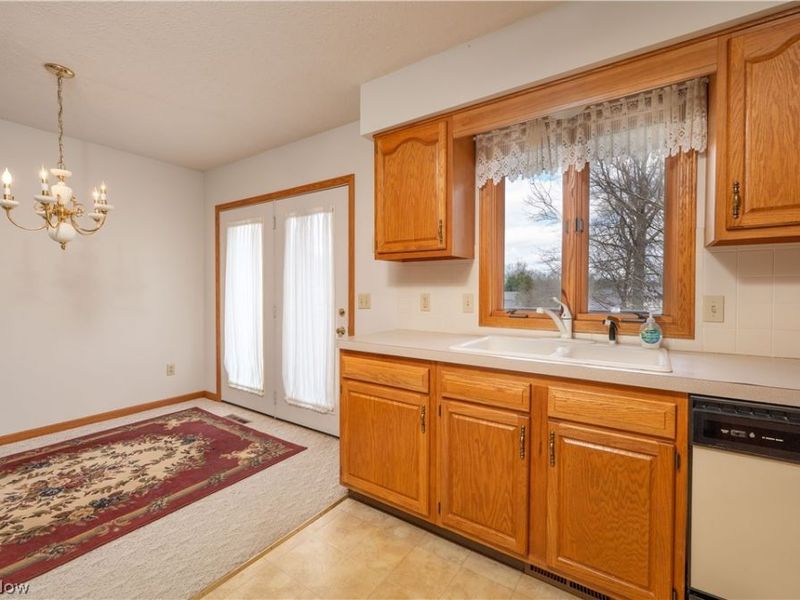 1389 N Milburn Square NE, Bolivar, OH 44612 Photo 12