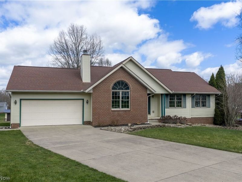 1389 N Milburn Square NE, Bolivar, OH 44612 Photo 2