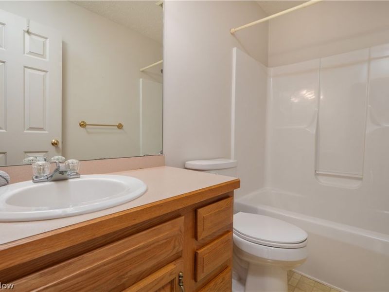 1389 N Milburn Square NE, Bolivar, OH 44612 Photo 21