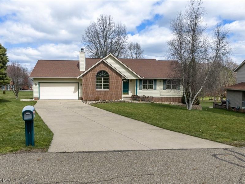 1389 N Milburn Square NE, Bolivar, OH 44612 Photo 3