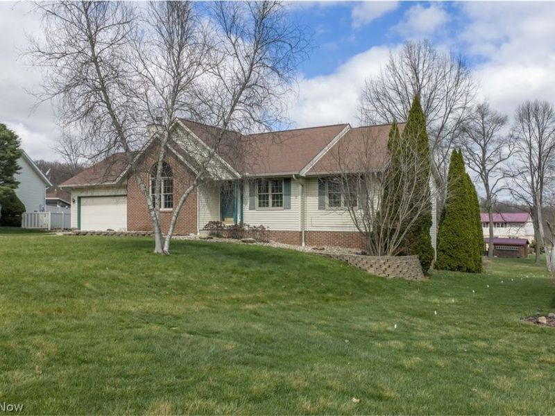 1389 N Milburn Square NE, Bolivar, OH 44612 Photo 4