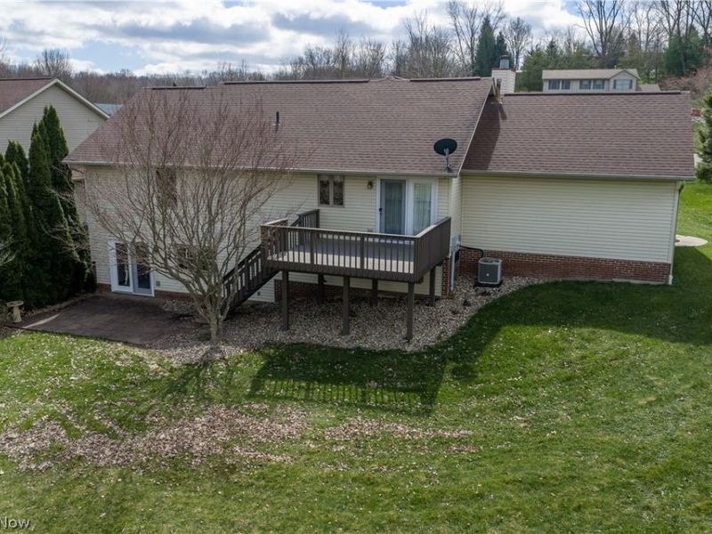 1389 N Milburn Square NE, Bolivar, OH 44612 Photo 6