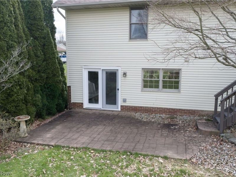 1389 N Milburn Square NE, Bolivar, OH 44612 Photo 9