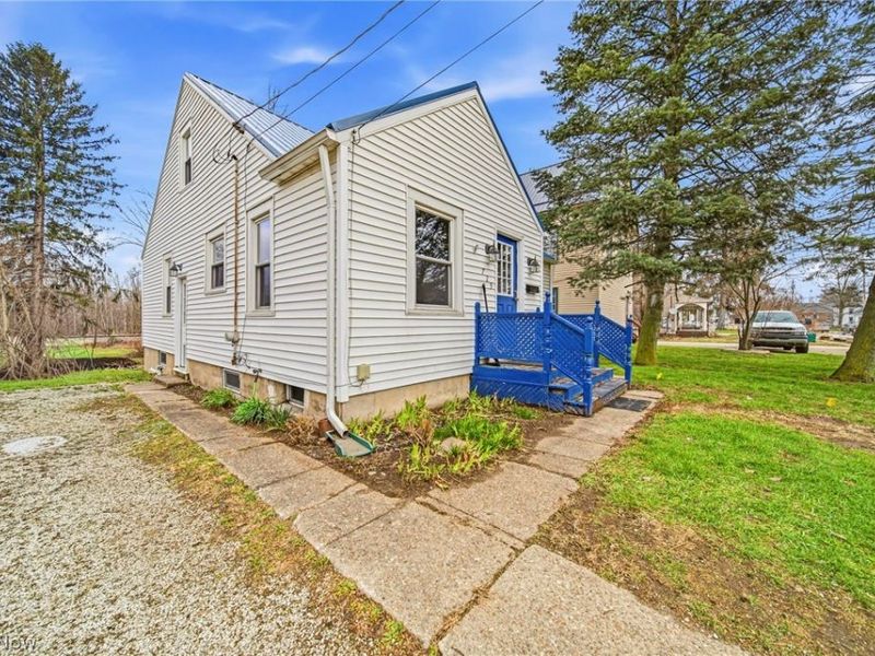 729 W Main Street, Geneva, OH 44041 Photo 4