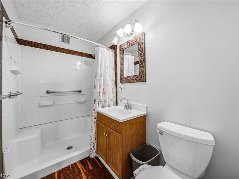 729 W Main Street, Geneva, OH 44041 Photo 9