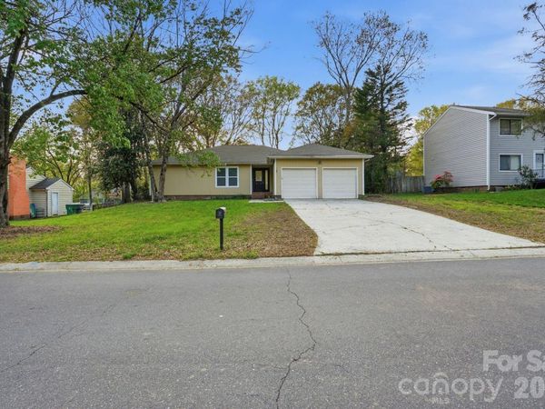 7700 Park Vista Circle, Charlotte, NC 28226