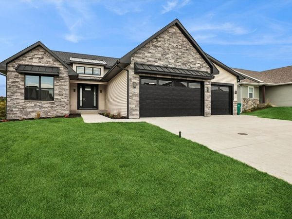 3205 Sunflower Street, Ely, IA 52227