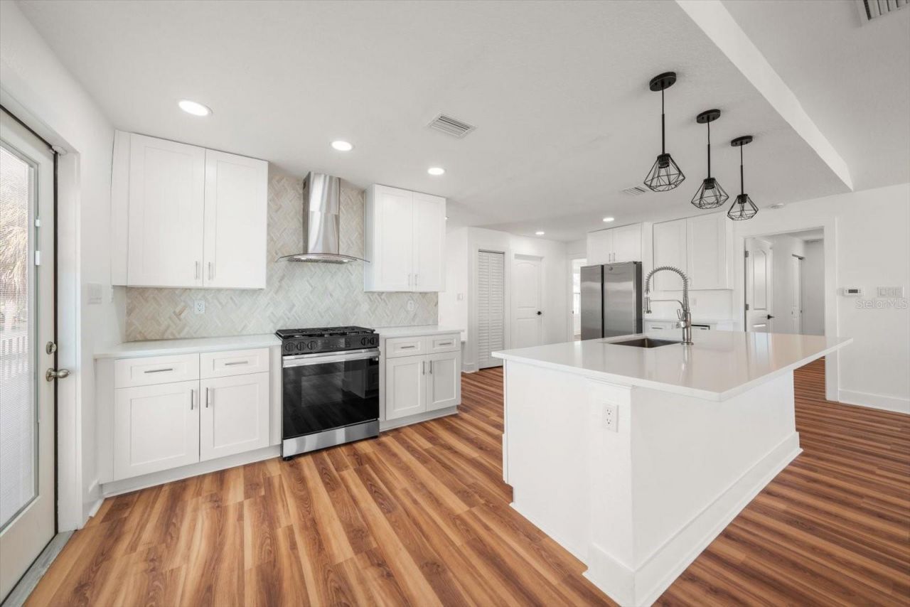 1038 Eldorado Avenue, Clearwater, FL 33767 Photo