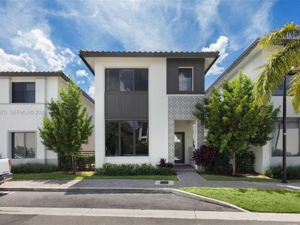 8026 NW 43rd St, Doral, FL 33166