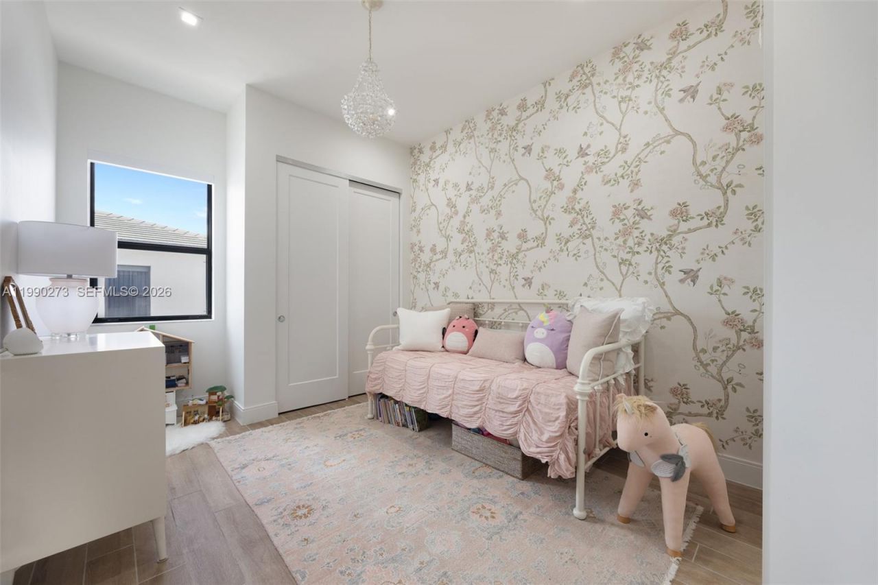 8026 NW 43rd St, Doral, FL 33166 Photo