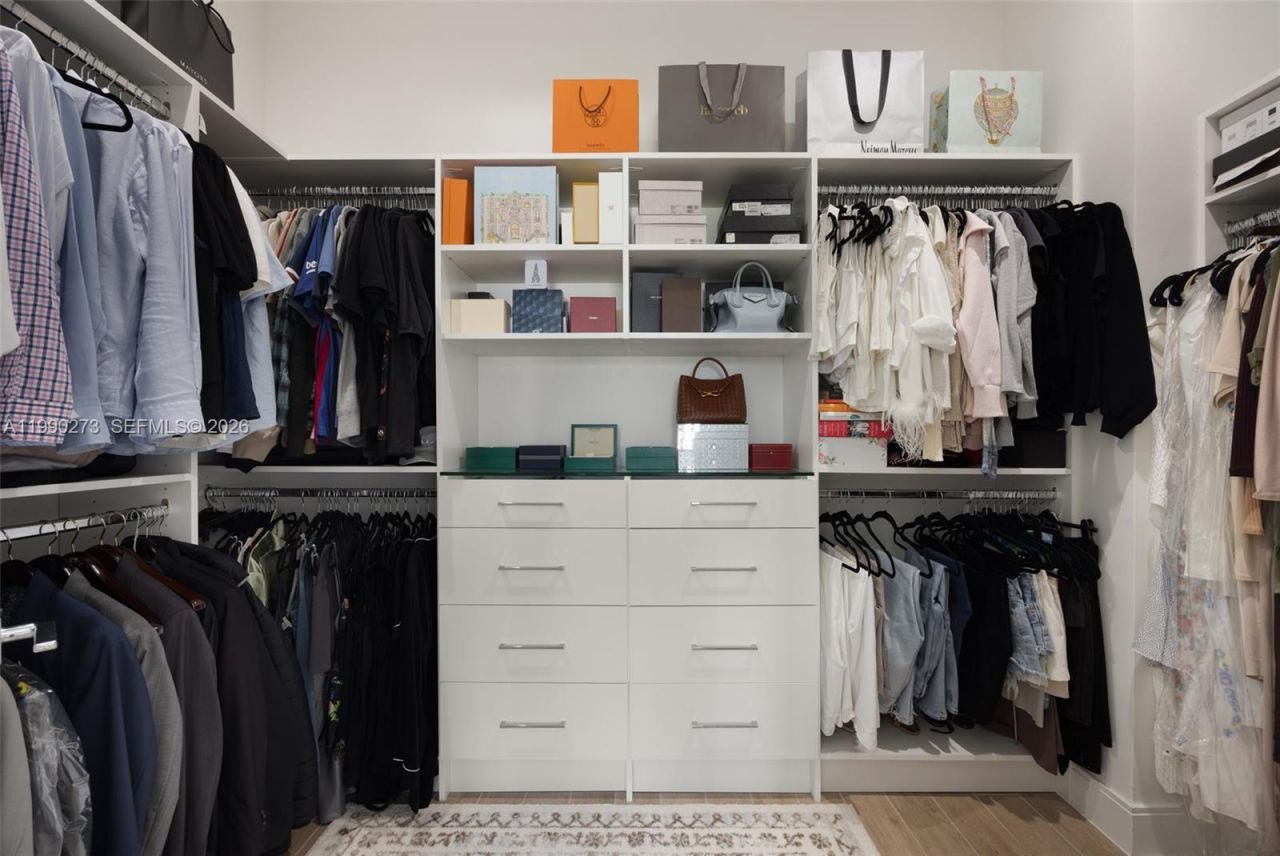 8026 NW 43rd St, Doral, FL 33166 Photo